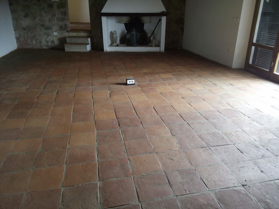 Lavori su pavimenti in cotto fatti nel 2015 Pavimenti in cotto fatto a mano