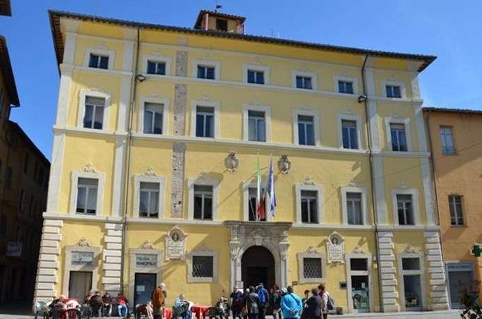 Lavaggio e trattamento pavimenti in cotto fatto a mano,Presso Palazzo Comunale di Umbertide(PG)